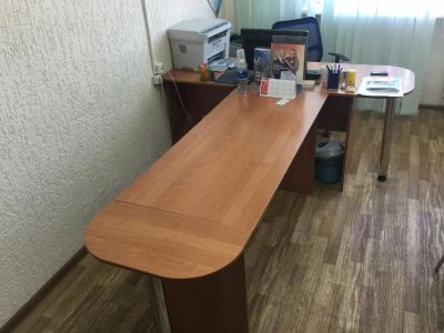 Лот: 11452943. Фото: 1. Стол для переговоров с рубля... Компьютерные и письменные столы