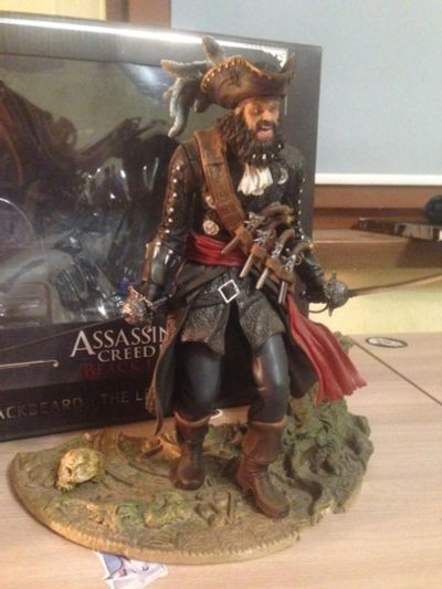 Лот: 10389780. Фото: 1. Фигурка Assassins Creed Black... Скульптуры
