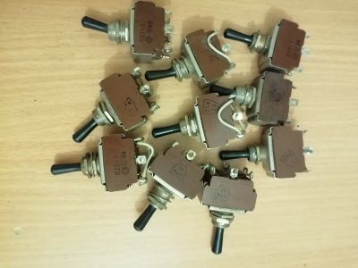 Лот: 24928132. Фото: 1. Тумблер П2Т-1. 3 положения 10... Реле, тумблеры, переключатели