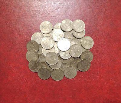 Лот: 19923037. Фото: 1. Одним лотом 50 монет -- 100 рублей... Россия после 1991 года