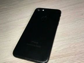 Лот: 15520776. Фото: 1. Iphone 7 32gb black. Смартфоны