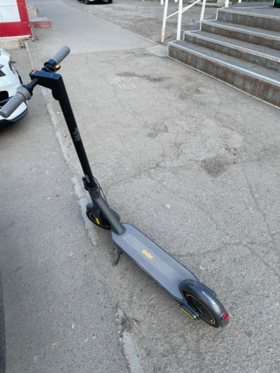 Лот: 19327709. Фото: 1. Электро самокат Ninebot KickScooter... Роликовые коньки, скейтборды, самокаты