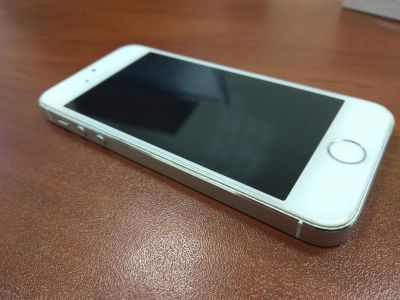 Лот: 10804961. Фото: 1. Iphone 5s 64 Gb White. Смартфоны