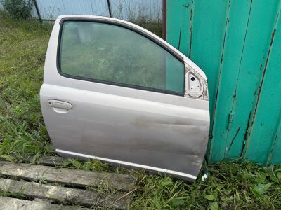 Лот: 23597970. Фото: 1. Дверь Toyota vitz. Кузов