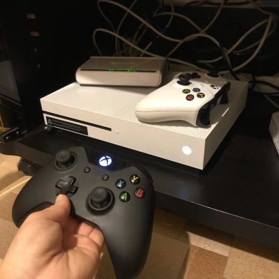 Лот: 16980045. Фото: 1. Xbox one s 500gb. Игровые приставки, консоли
