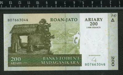 Лот: 25884839. Фото: 1. Мадагаскар 200 арей 2004 год пресс. Америка