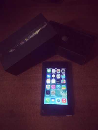 Лот: 4975975. Фото: 1. iPhone 5 Black 16Gb. Смартфоны