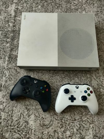 Лот: 21375759. Фото: 1. Xbox one S 500gb. Игры для консолей