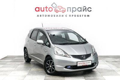 Лот: 19523780. Фото: 1. Honda Fit, II 1.3 CVT (100 л.с... Автомобили