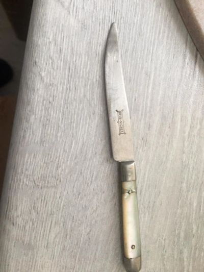 Лот: 17174218. Фото: 1. Немецкий нож с перламутровой ручкой... Столовые приборы, ножи