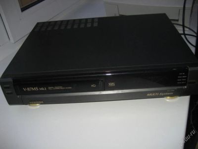 Лот: 79235. Фото: 1. Видеомагнитофон Toshiba. Видеомагнитофоны