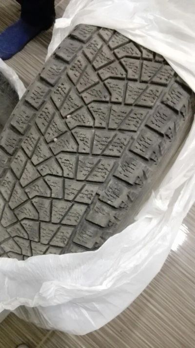 Лот: 10196444. Фото: 1. bridgestone blizak dmz3 215\70... Шины