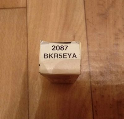 Лот: 10855753. Фото: 1. С 1 рубля Свеча зажигания NGK... Двигатель и элементы двигателя