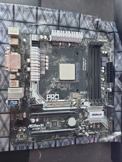Лот: 25194498. Фото: 1. Asrock AM4 A320 A320M PRO4. Материнские платы