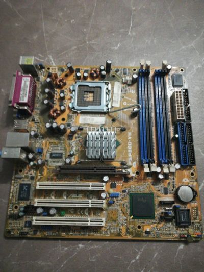Лот: 14908978. Фото: 1. Материнская плата Asus p5p800-vm... Материнские платы