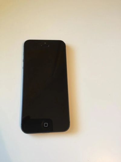Лот: 9843296. Фото: 1. iPhone 5 16 gb черный. Смартфоны
