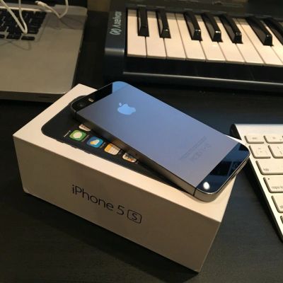 Лот: 6768575. Фото: 1. iPhone 5s Space Gray 16gb (LTE... Смартфоны