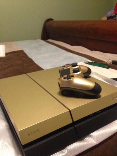 Лот: 8174514. Фото: 1. Sony PlayStation 4 Gold Edition. Игровые приставки, консоли