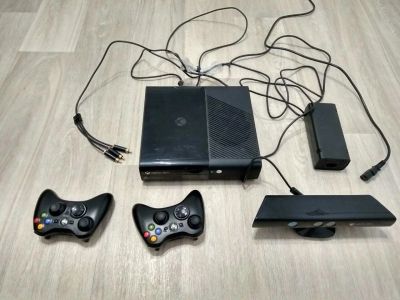 Лот: 11466637. Фото: 1. XBOX-360 250GB, kinect, 2 б/п... Игровые приставки, консоли