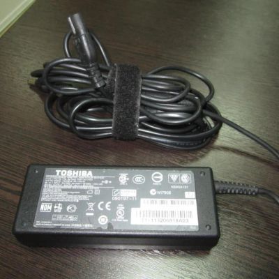 Лот: 11634289. Фото: 1. Блок питания ноутбука Toshiba... Зарядные устройства
