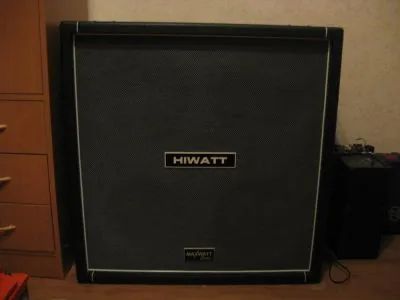Лот: 25680091. Фото: 1. Кабинет гитарный Hiwatt-maxwatt... Гитарные эффекты и комбоусилители