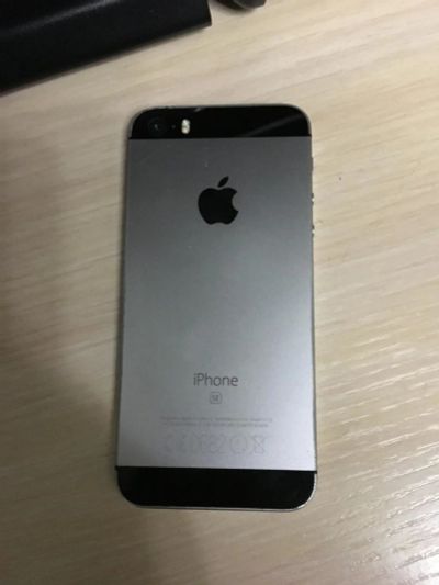 Лот: 10234978. Фото: 1. iPhone SE 64gb Space Grey. Айфон... Смартфоны