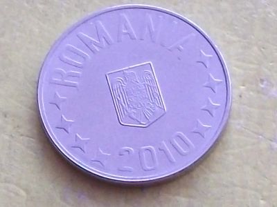 Лот: 8413231. Фото: 1. Монета 10 бани Румыния 2010 герб... Европа