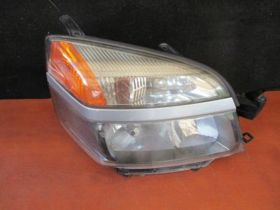 Лот: 14353989. Фото: 1. Фара передняя правая Toyota Noah... Оптика и освещение