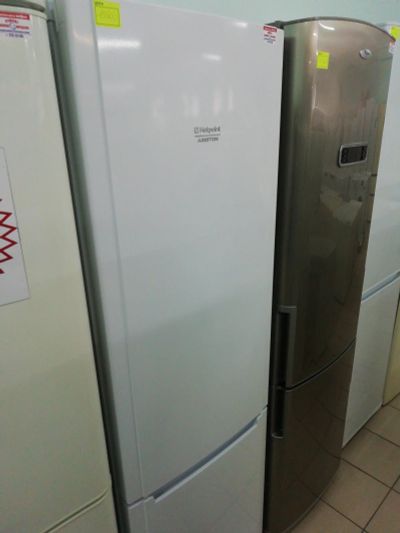Лот: 15812304. Фото: 1. Холодильник Hotpoint-Ariston HBM... Холодильники, морозильные камеры