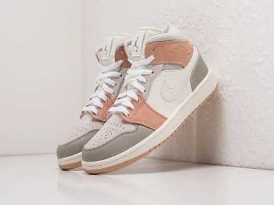 Лот: 17489155. Фото: 1. Кроссовки Nike Air Jordan 1 Mid. Кеды, кроссовки, слипоны