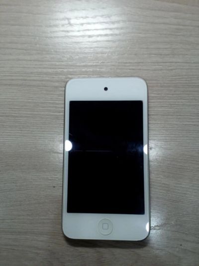 Лот: 9559454. Фото: 1. Apple iPod Touch 4 16 GB. Плееры