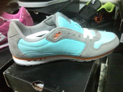 Лот: 12950882. Фото: 1. Кроссовки женские от DC shoes... Кеды, кроссовки, слипоны