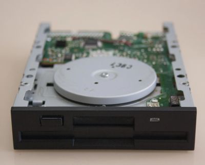 Лот: 25281872. Фото: 1. Дисковод для дискет Floppy. Приводы CD, DVD, BR, FDD