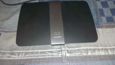 Лот: 4756551. Фото: 1. Wi-fi роутер Linksys E4200 v.1. WiFi, Bluetooth адаптеры