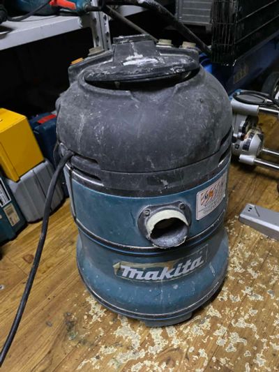 Лот: 19608263. Фото: 1. Строительный пылесос Makita без... Электроинструмент