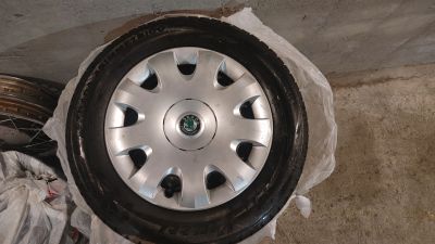 Лот: 24891436. Фото: 1. Диски с колпаками Skoda R15 +Резина. Диски
