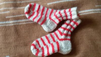 Лот: 9613659. Фото: 1. детские носочки с красной полосочкой... Готовые изделия