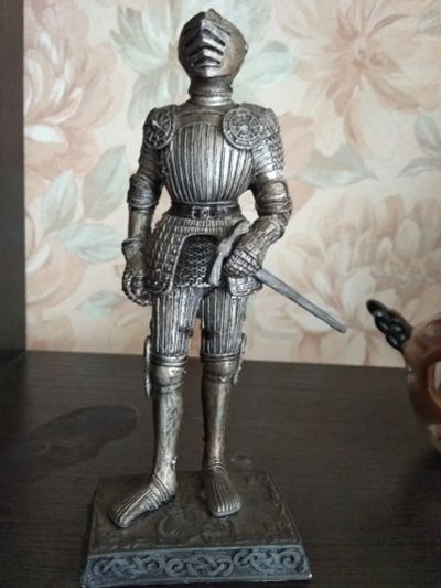 Лот: 13948506. Фото: 1. Рыцарь Воин в доспехах. Сувенирные мелочи