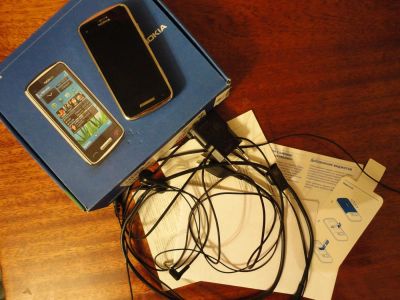 Лот: 3430539. Фото: 1. Nokia C6-01 Silver. Смартфоны