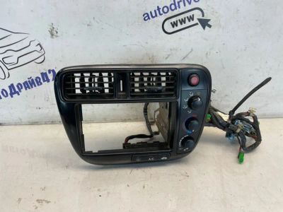Лот: 23594894. Фото: 1. рамка магнитолы Honda Civic Ferio... Двигатель и элементы двигателя