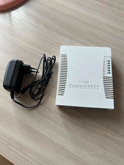 Лот: 20342839. Фото: 1. Роутер MikroTik RB951G-2HnD. Маршрутизаторы (роутеры)
