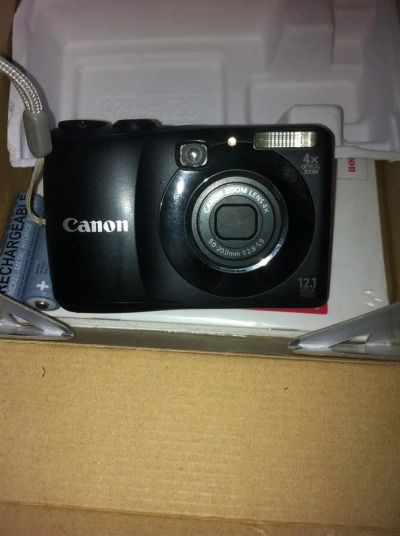 Лот: 3877189. Фото: 1. Фотик canon, бывает желтит. Цифровые компактные