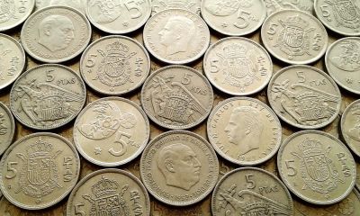 Лот: 9041789. Фото: 1. 15 монет Испании ( 5ptas ) - Одним... Наборы монет