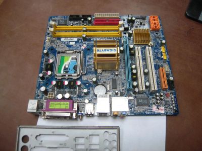Лот: 9317613. Фото: 1. Материнская плата 775 mATX Gigabyte... Материнские платы