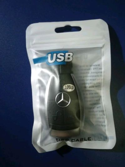 Лот: 11593941. Фото: 1. Флешка в виде ключа Merсedes-Benz... USB-флеш карты