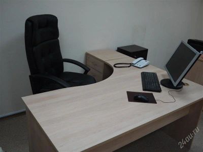 Лот: 1006984. Фото: 1. Стол офисный с тумбочкой с рубля... Другое (офисная мебель и домашние кабинеты)