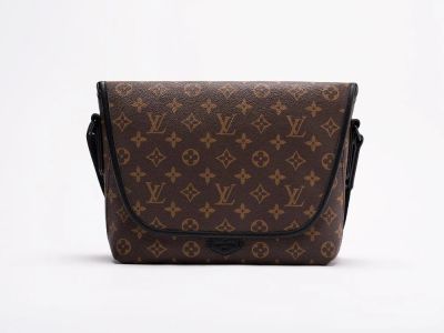 Лот: 18875248. Фото: 1. Наплечная сумка Louis Vuitton... Сумки