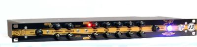 Лот: 7140514. Фото: 1. R&R DP-13 Preamplifier (цена на... Гитарные эффекты и комбоусилители