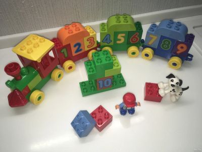 Лот: 13665123. Фото: 1. LEGO DUPLO - поезд с цифрами. Конструкторы