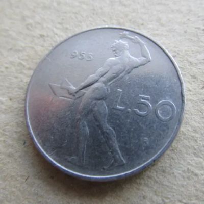Лот: 23283351. Фото: 1. Монета 50 лир Италия 1955 кузнец... Европа
